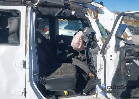 2015 Jeep Wrangler Unlimited Sahara z USA, uszkodzony, nr VIN 1C4BJWEG8FL661944